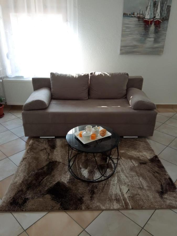 Studio Apartman Kika โอโทชาส ภายนอก รูปภาพ