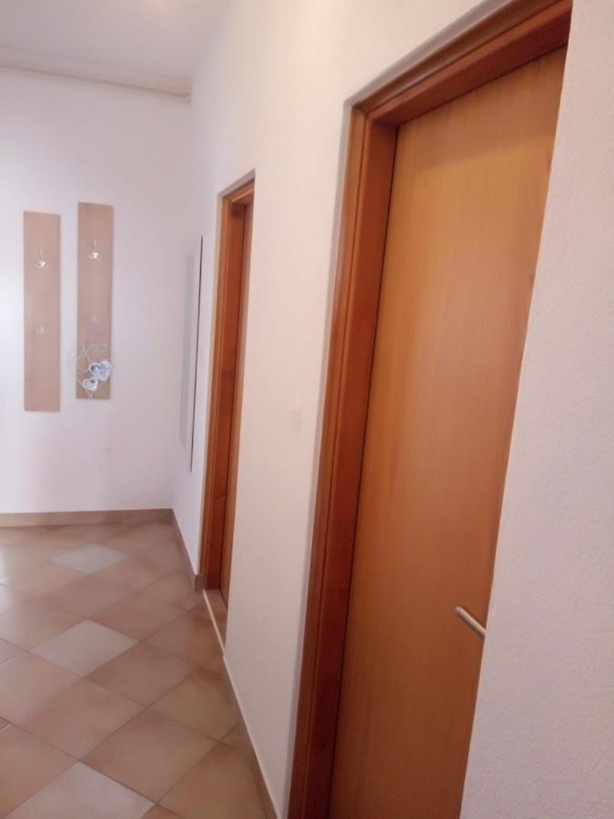 Studio Apartman Kika โอโทชาส ภายนอก รูปภาพ