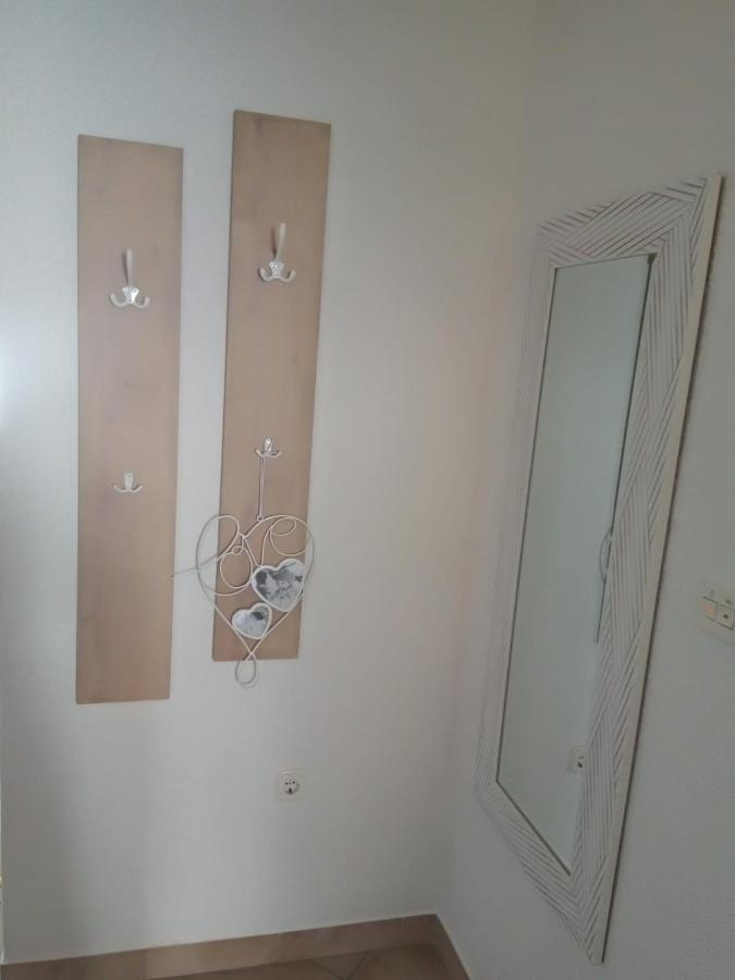 Studio Apartman Kika โอโทชาส ภายนอก รูปภาพ