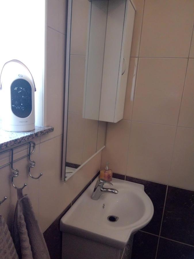 Studio Apartman Kika โอโทชาส ภายนอก รูปภาพ