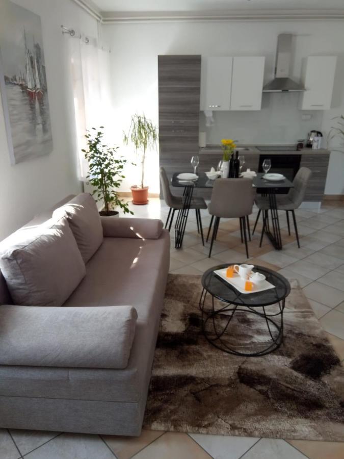 Studio Apartman Kika โอโทชาส ภายนอก รูปภาพ