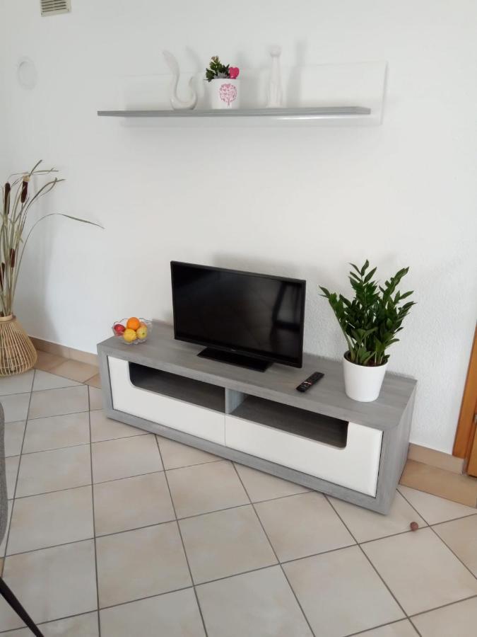 Studio Apartman Kika โอโทชาส ภายนอก รูปภาพ